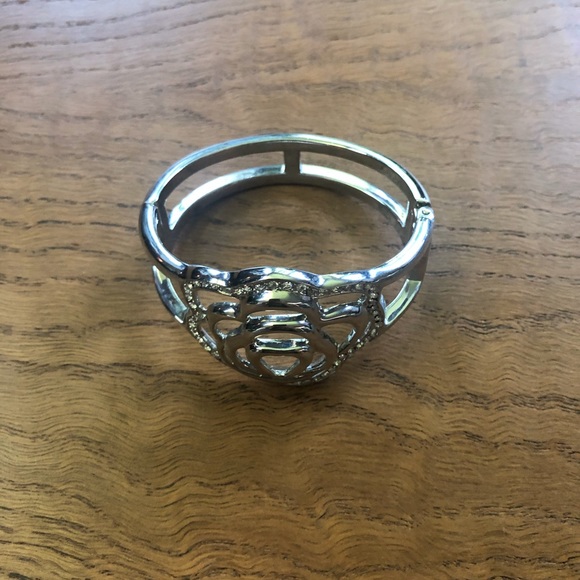 Rhinestone Flower bracelet - Picture 6 of 9